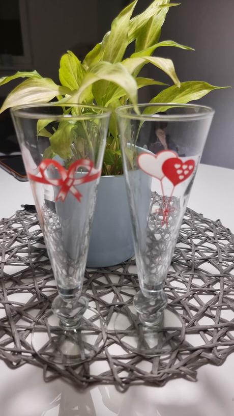 Zamilované poháre so srdcom,