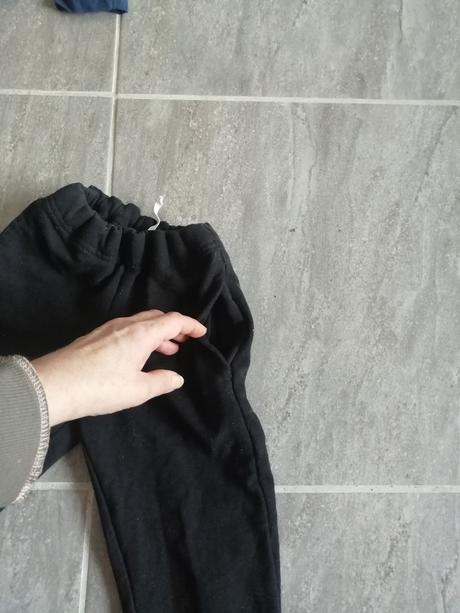 Tepláky čierne s nápletom a vreckami v104, 104