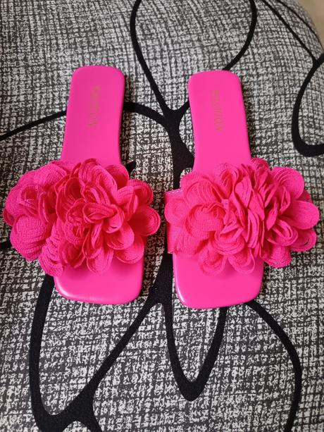 Ružové šľapky, 38