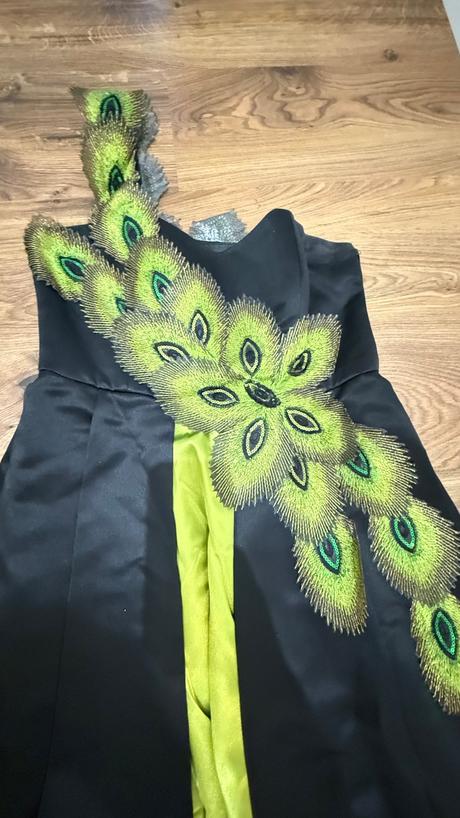 Plesové spoločenské šaty s aplikáciou s-m, m