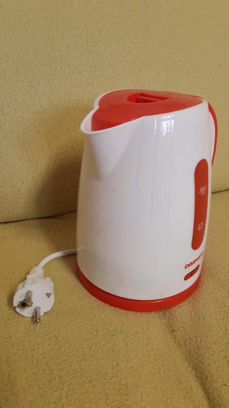 Predám rýchlovarnú kanvicu., 