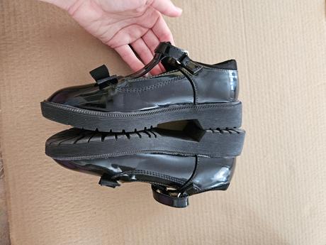 Balík topánok 33, 33