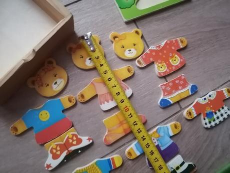 Drevené hračky puzzle maco, obliekanie, šaty, 