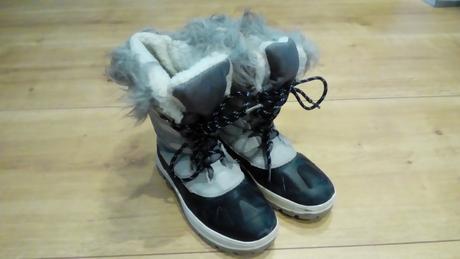 Snehule, reserved,33