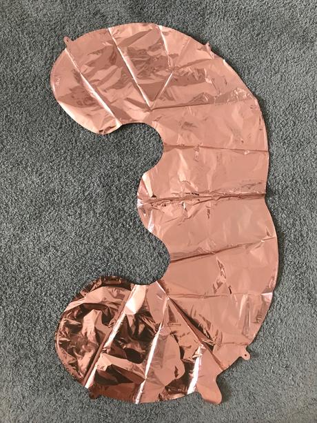 Sviecky na tortu a balony s cislom 3,