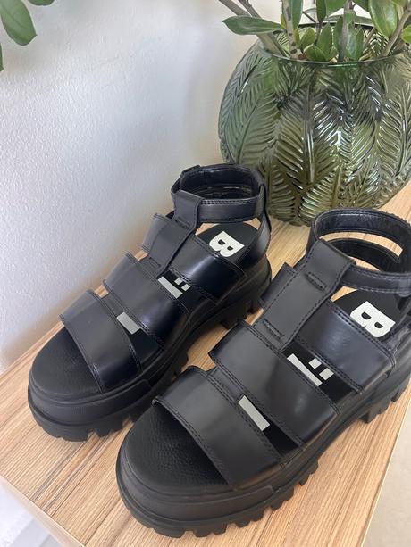 Buffalo sandále, 39