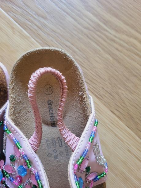 Dievcenske slapky, graceland,35