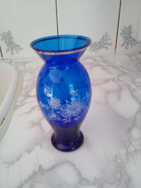 Vaza z modreho skla,