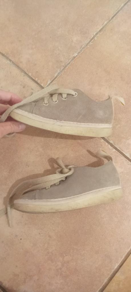 Krásne chlapčenské topánky, 25