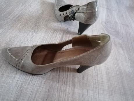 Pohodlné lodicky, 37