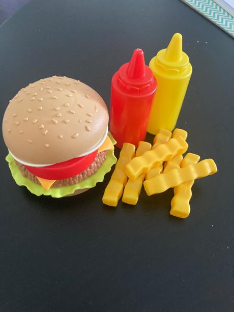 Hračka hamburger+ hranolky,