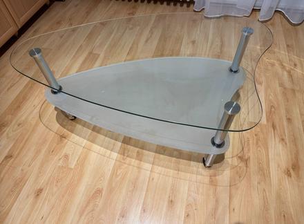 Sklenený konferenčný stolík, 