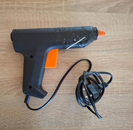 Tavná, lepiaca pištoľ ferm flk-620,