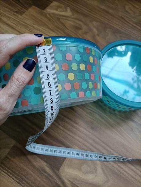 Tri bodkované dózy, 