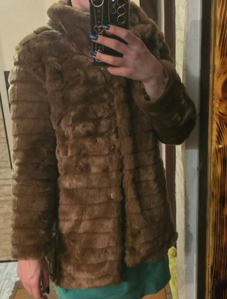 Hnedý kožúšok, s