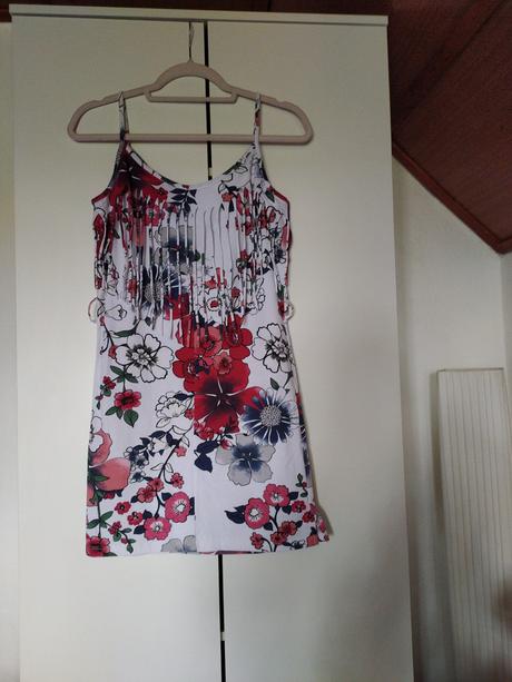 Obtiahnuté šaty, miss selfridge,s