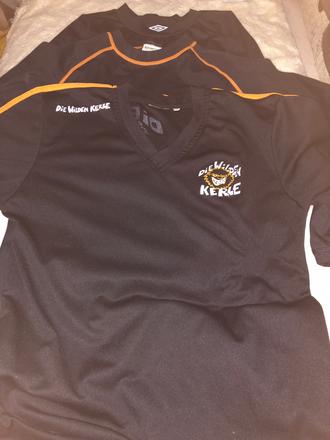 Športové tričká, 128