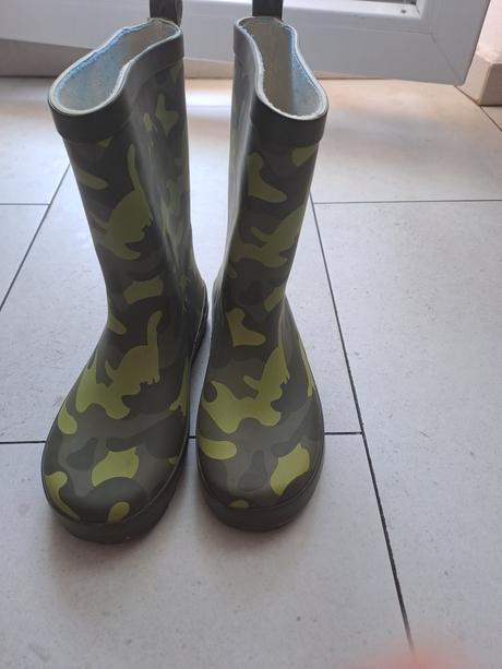 Gumené čižmy, 33