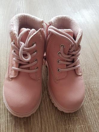 Zimne topanocky, graceland,21