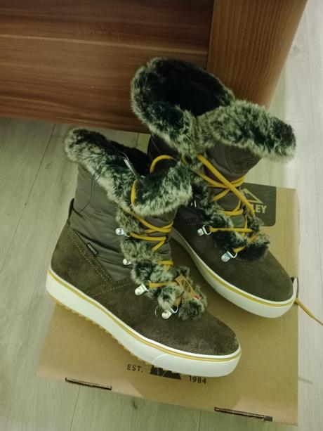 Krásne hunate čižmy top stav, značkové, 37