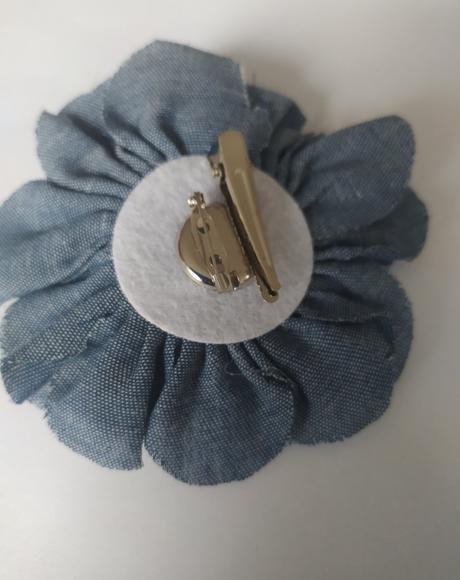 Brošňa riflový kvet, 