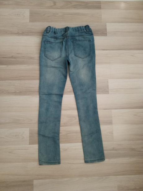 Dievčenské rifle, tesco,146