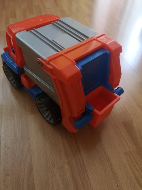 Lena smetiarske auto, 