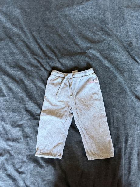 Balík oblečenia a hračiek pre dievčatko, 