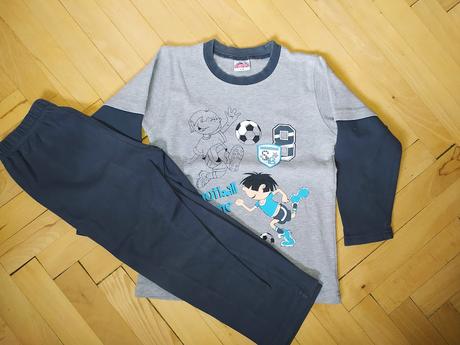 Teplejšie pyžamo s futbalistom, 110