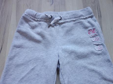 Príjemné tepláky 134/140, 134