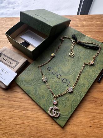 Krásny nový náhrdelník gucci s odleskami, gucci