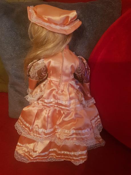 Porcelánová bábika,