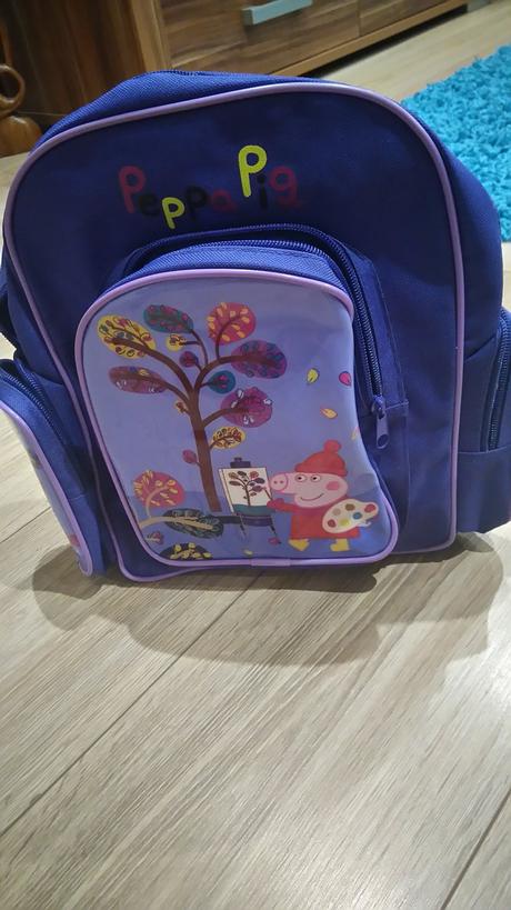 Fialový ruksak s pepou,