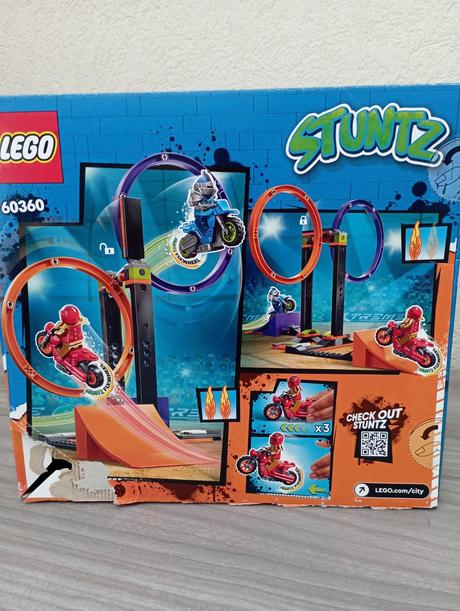 Lego 60360 city stuntz, skoky na motorkách,