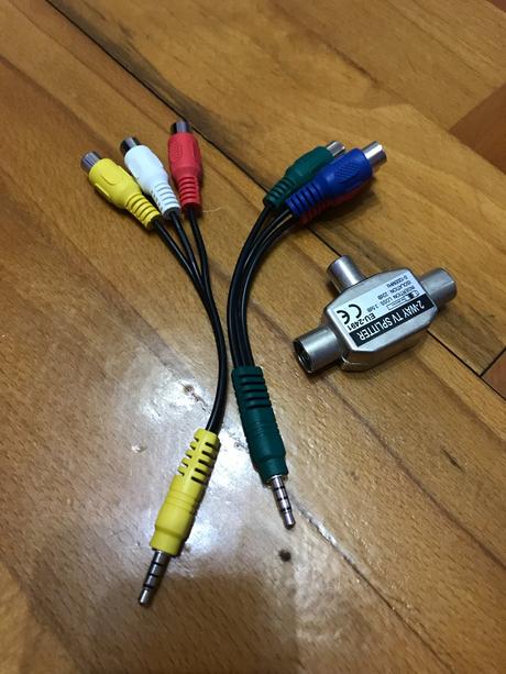 Prepojovacie káble a rozdeľovač antény, 