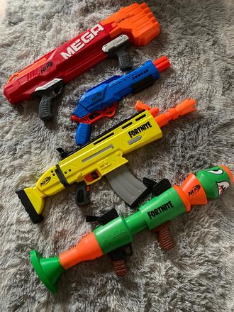 4x nerf zbraň,