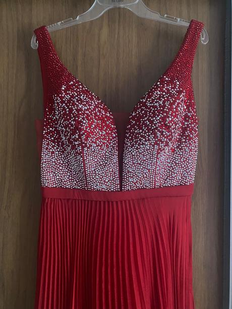 Šaty na stúžkovú, m