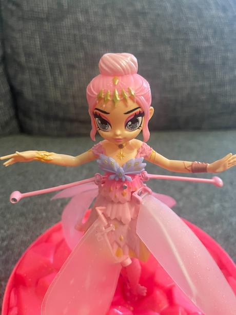 Hatchimals lietajúca víla, 