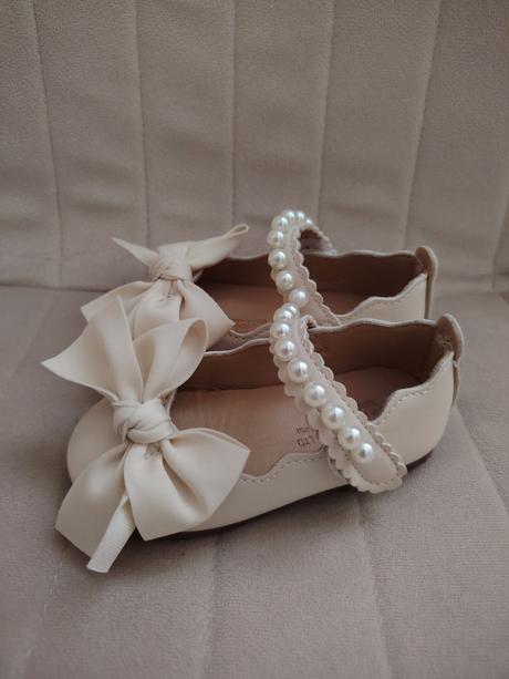 Krémové topánky balerínky s mašličkou, 22