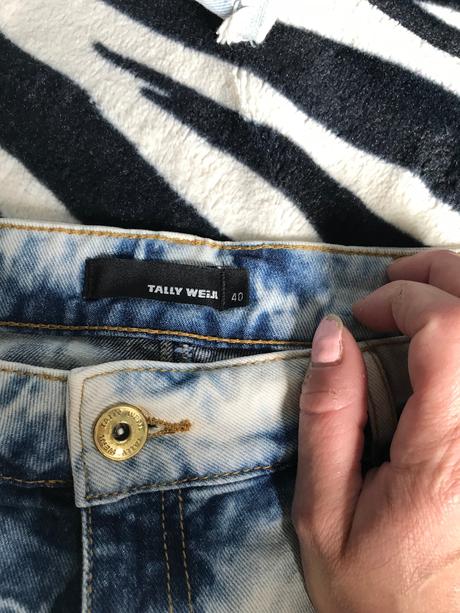 Kraťasy so zlatými flitrami, tally weijl,40