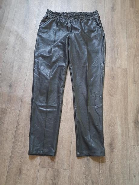 Koženkove nohavice, l