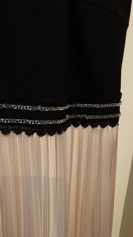 Spoločenské šaty, 42