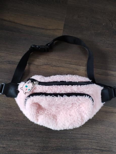 Crossbody ľadvinka, reserved