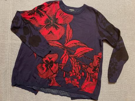 Tmavomodrý červený kvetovaný sveter desigual l/xl, desigual,xl