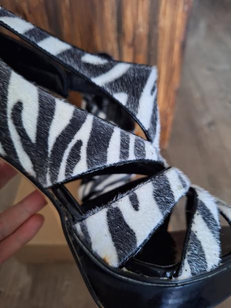 Sandalky zebra, 40