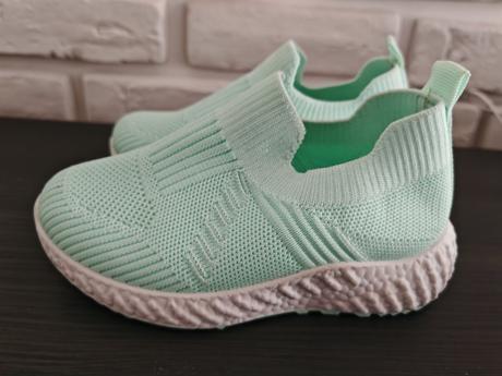 Krásne ľahučké, nazuvacie tenisky, 27
