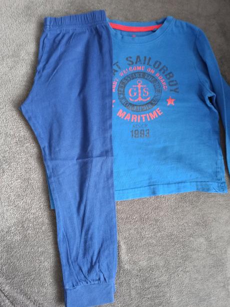 Pyžamo 110/116, lupilu,110