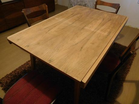 Stol jedálenský rozkladací +4 x stolička,, 