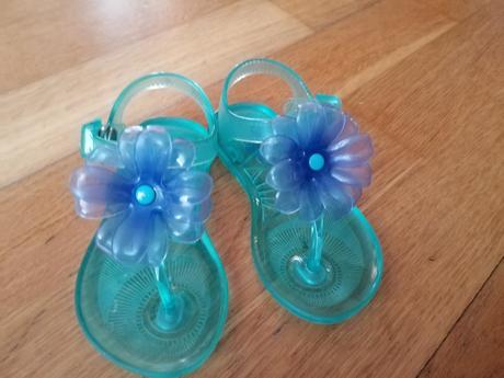 Zelené sandálky, 22
