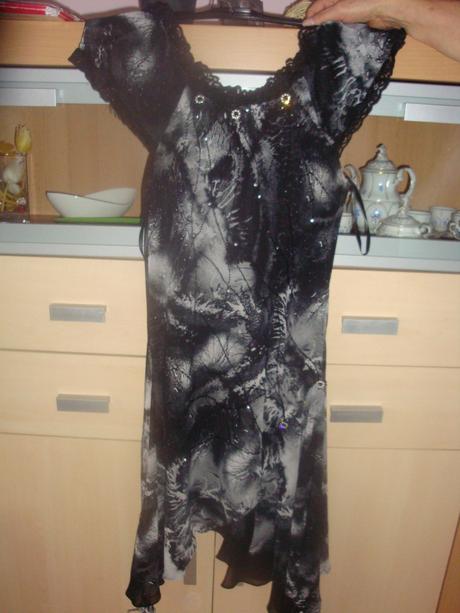 Spolocenske saty, 42